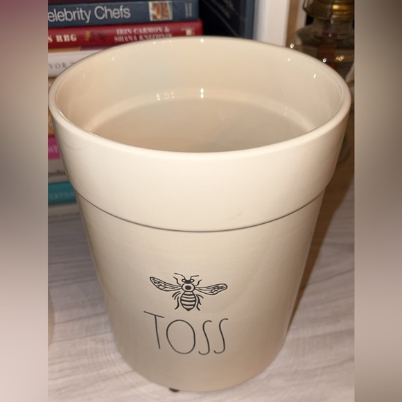 Rae Dunn VHTF Ceramic Toss Waste Basket/Can/Container/Bin Trash Can ‘TOSS’ - Picture 7 of 14